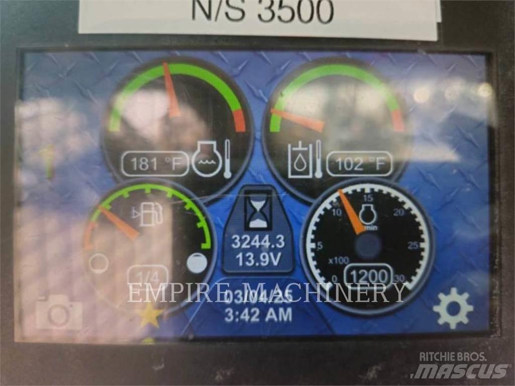 CAT 239D3 滑移装载机