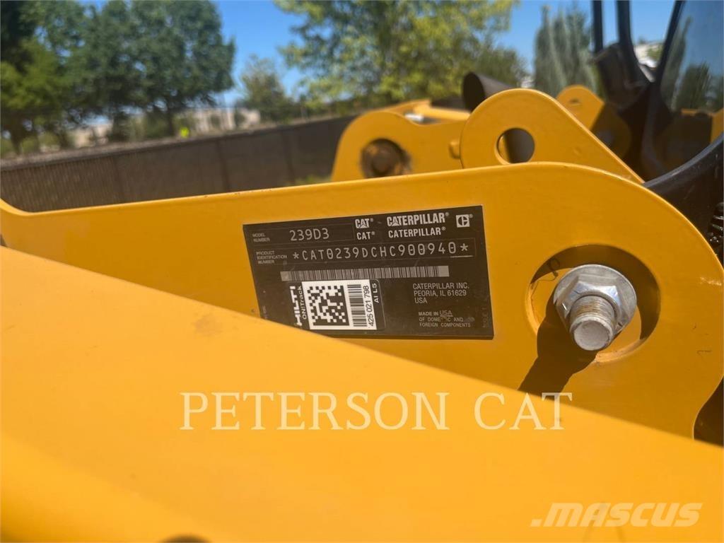 CAT 239D3 滑移装载机