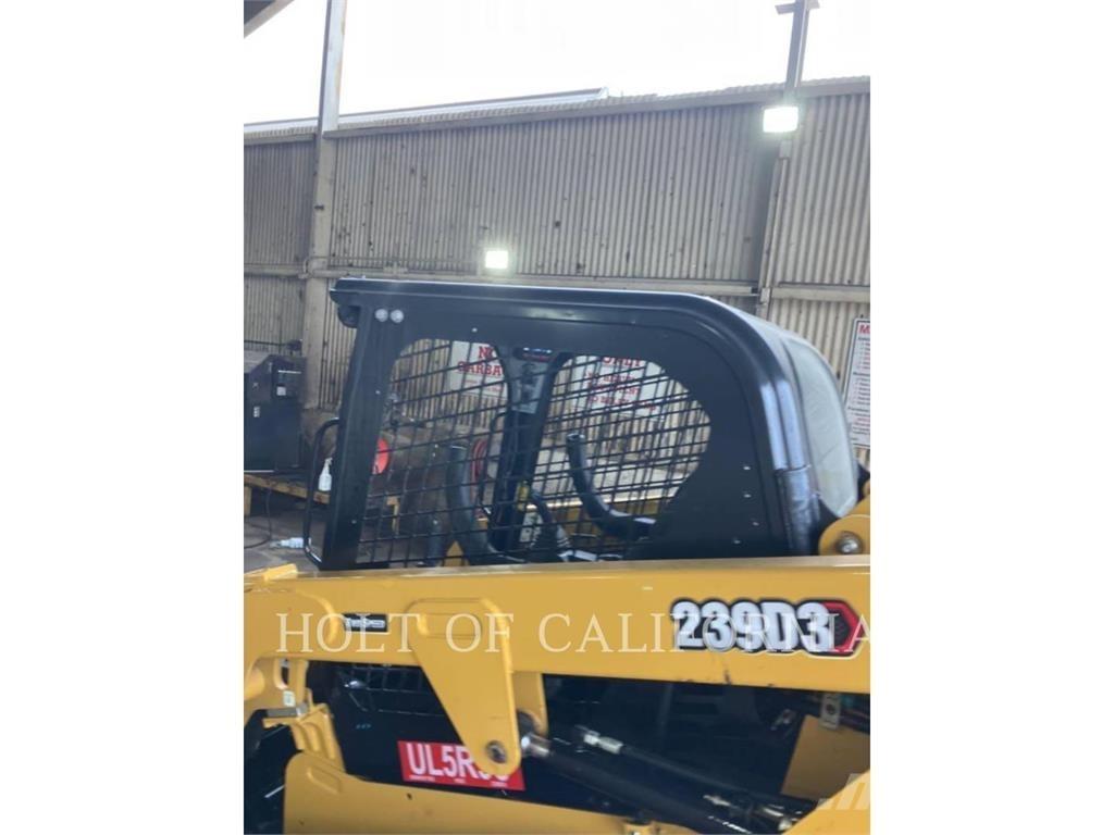 CAT 239D3 滑移装载机