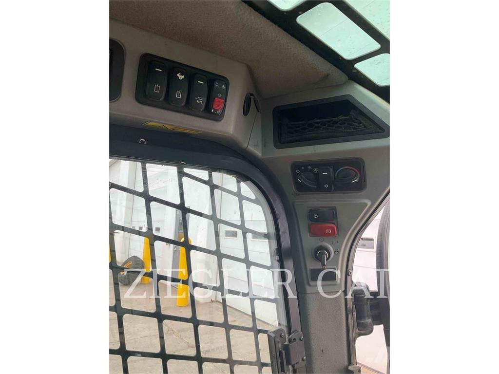 CAT 239D3 履带式装载机