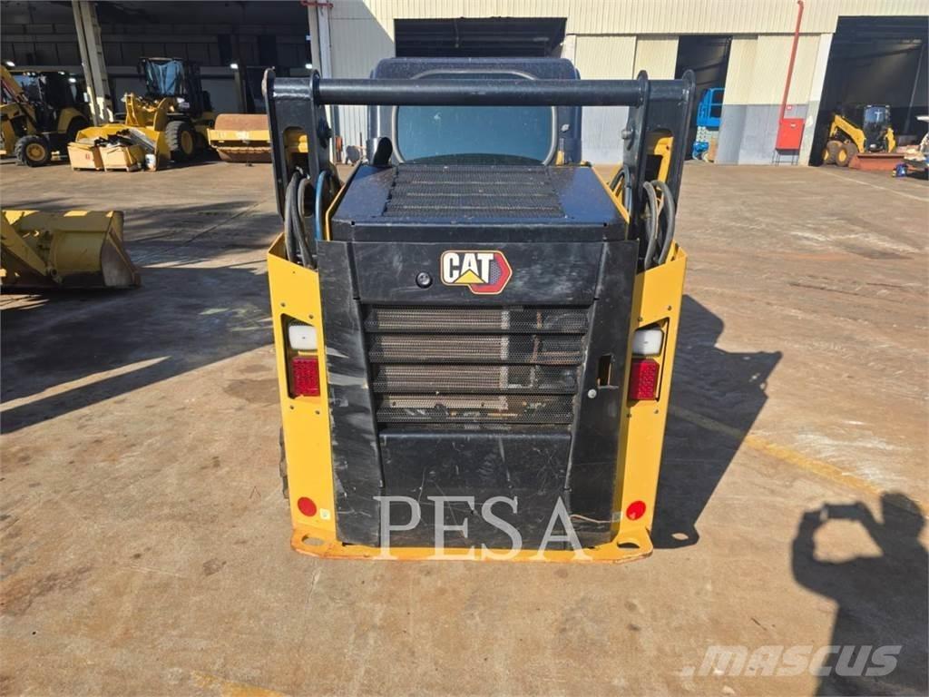 CAT 242 D 滑移装载机