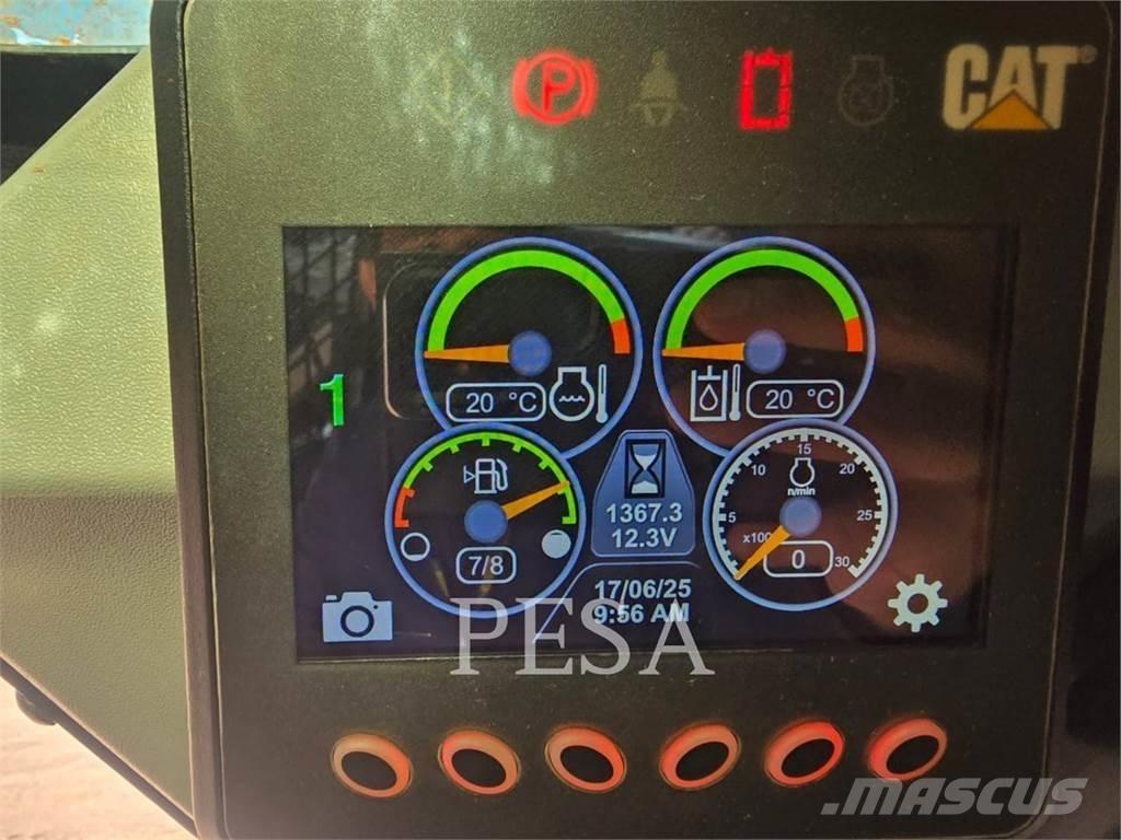 CAT 242 D 滑移装载机