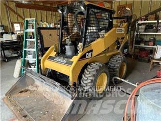 CAT 242B 滑移装载机