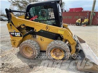 CAT 242D 滑移装载机