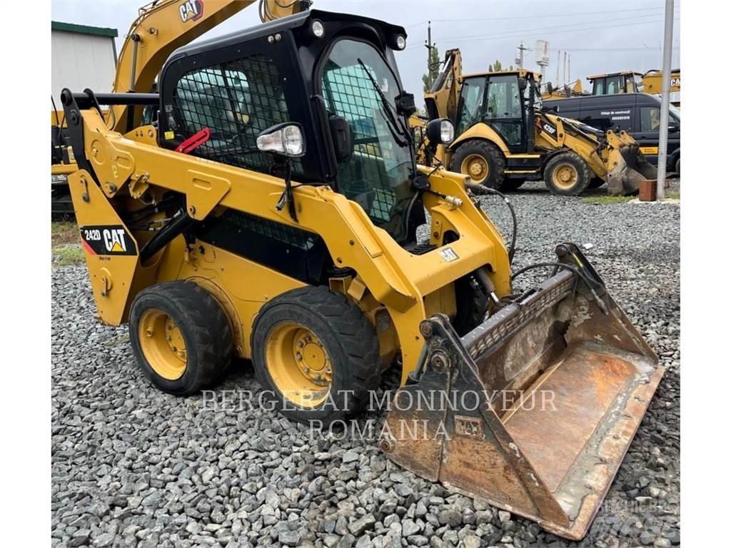CAT 242D 滑移装载机