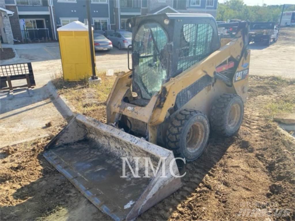 CAT 242D 滑移装载机
