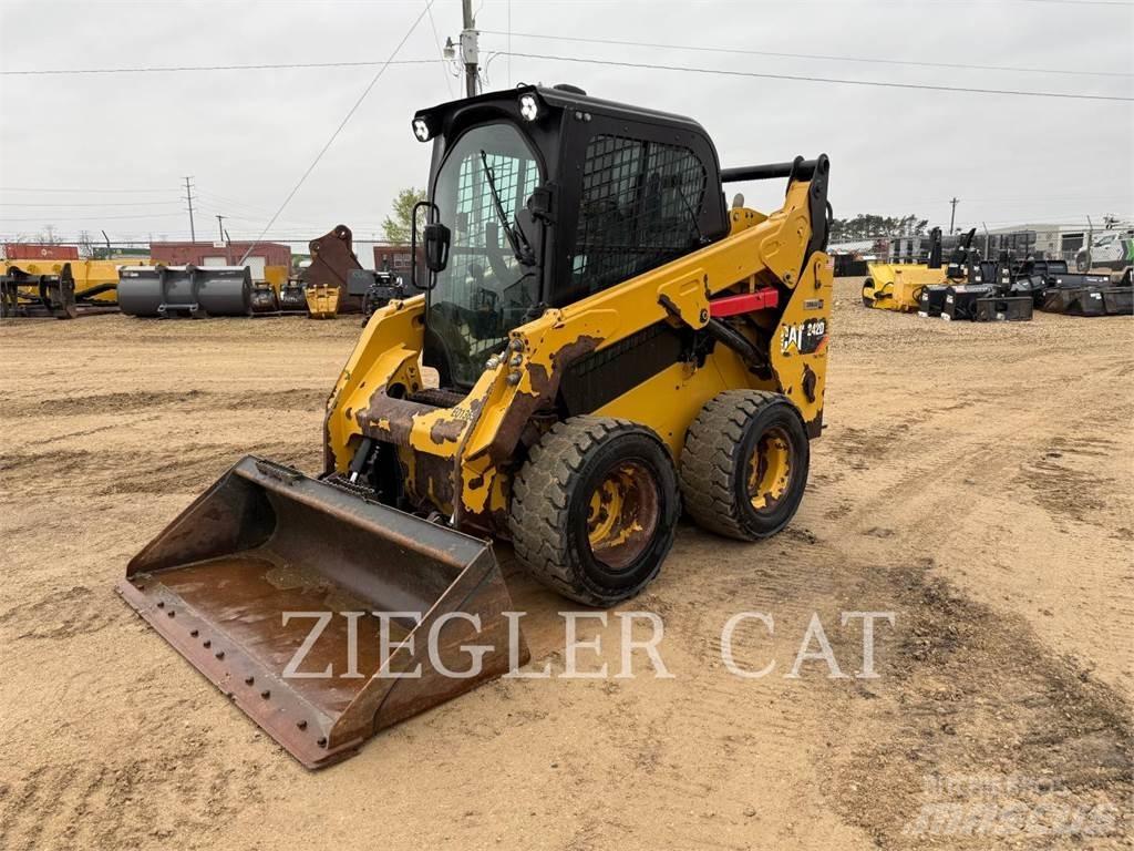 CAT 242D 滑移装载机