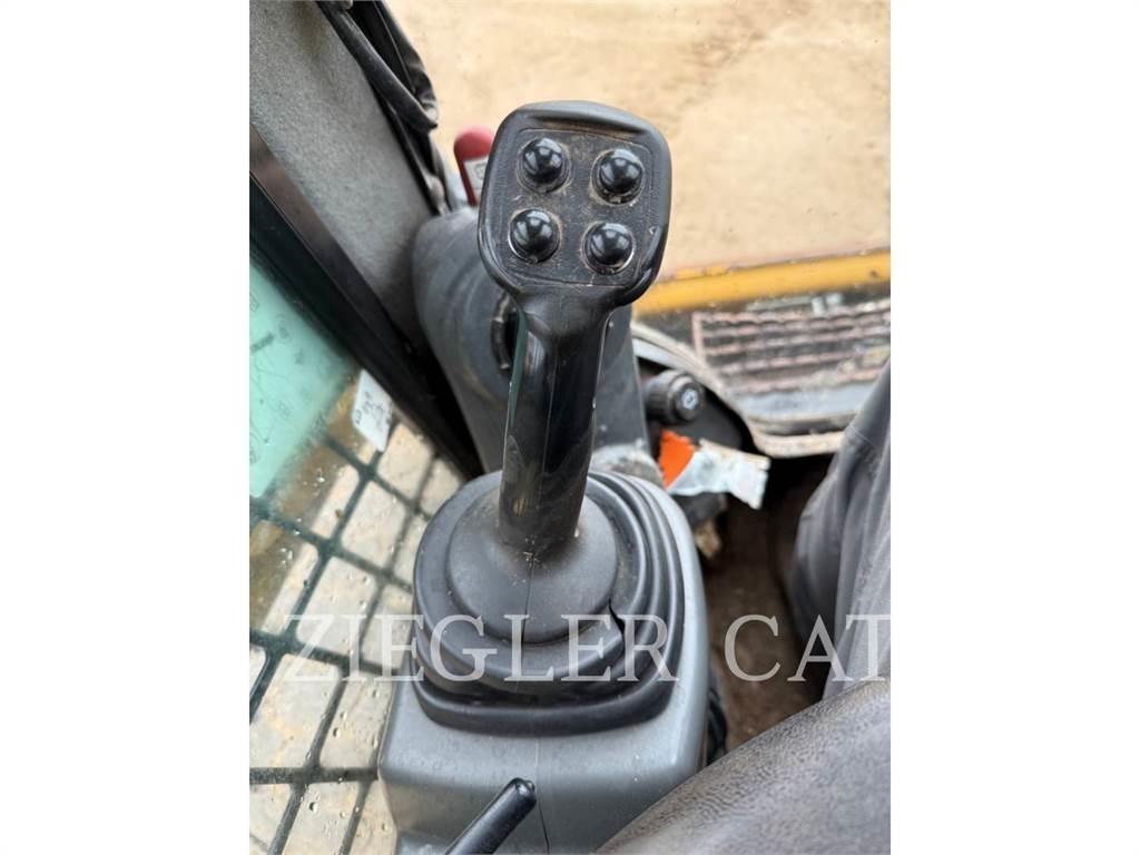 CAT 242D 滑移装载机