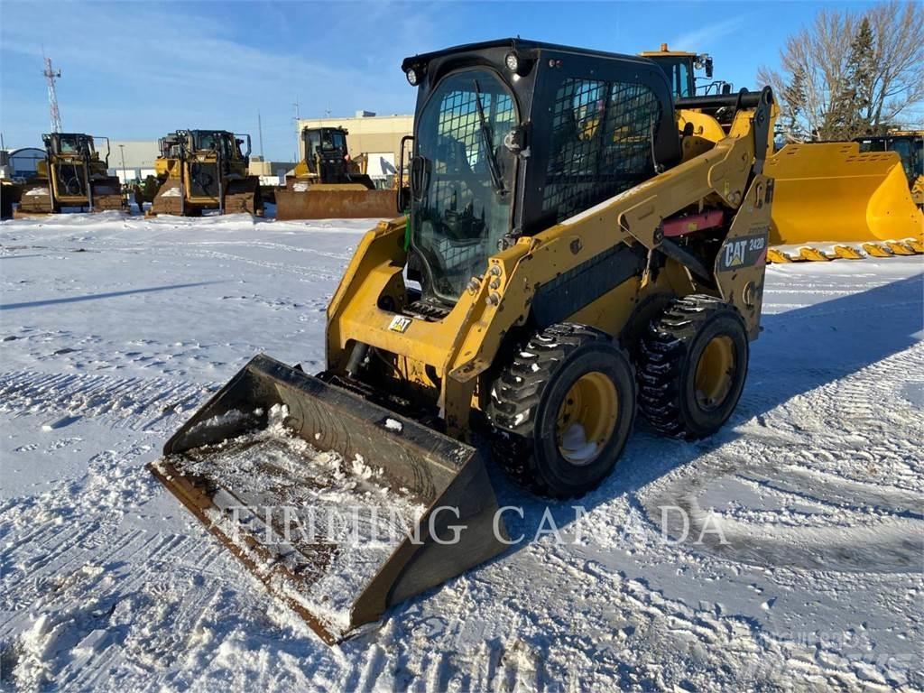 CAT 242D 滑移装载机