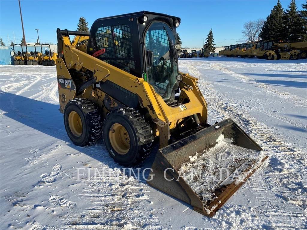 CAT 242D 滑移装载机