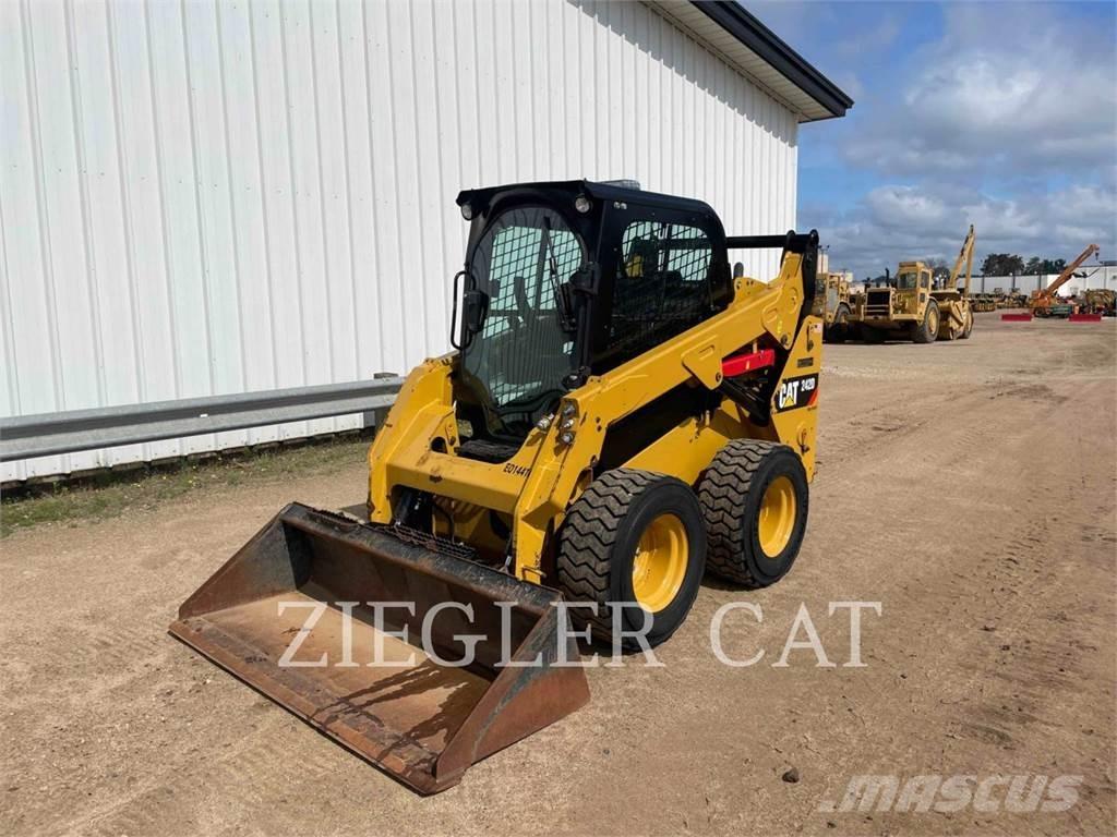 CAT 242D 滑移装载机