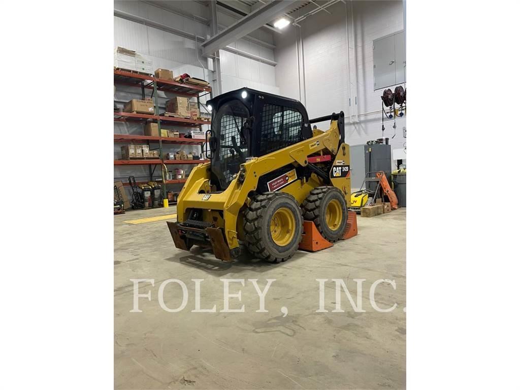 CAT 242D 滑移装载机