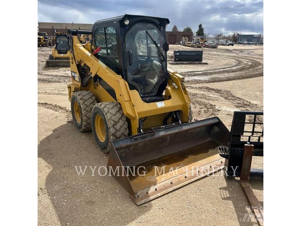 CAT 242D 滑移装载机