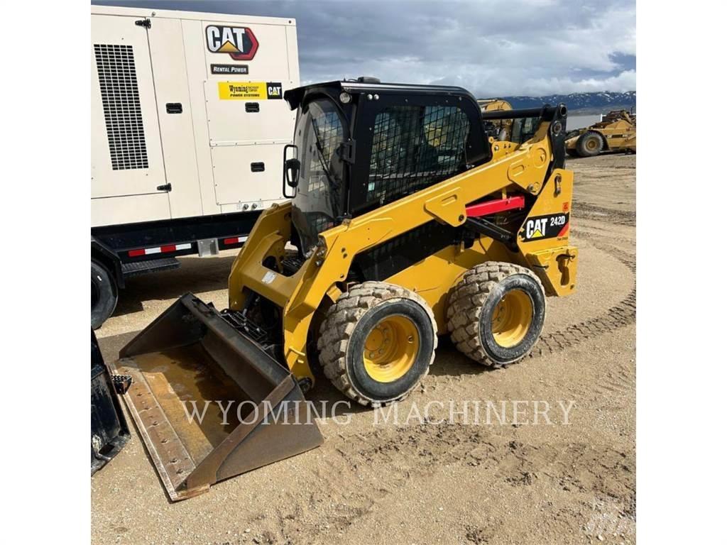 CAT 242D 滑移装载机