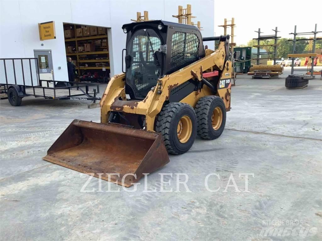 CAT 242D 滑移装载机