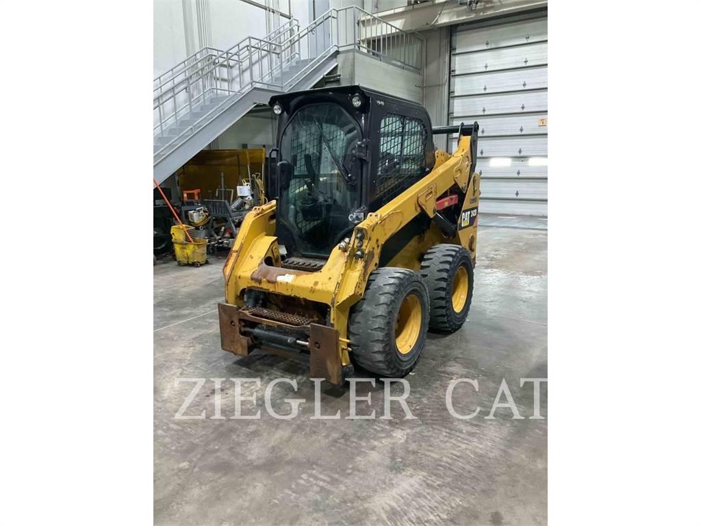 CAT 242D 滑移装载机