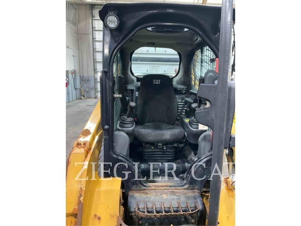 CAT 242D 滑移装载机