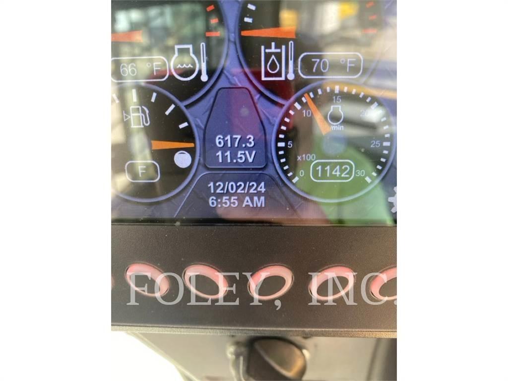 CAT 242D 滑移装载机