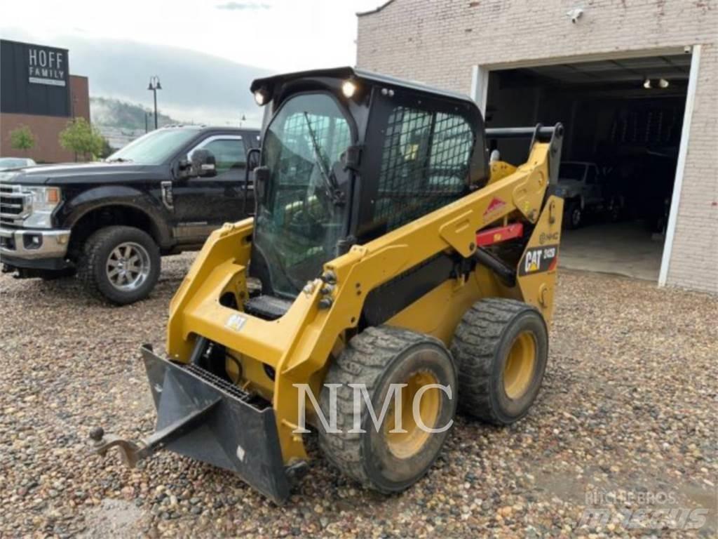 CAT 242D 滑移装载机