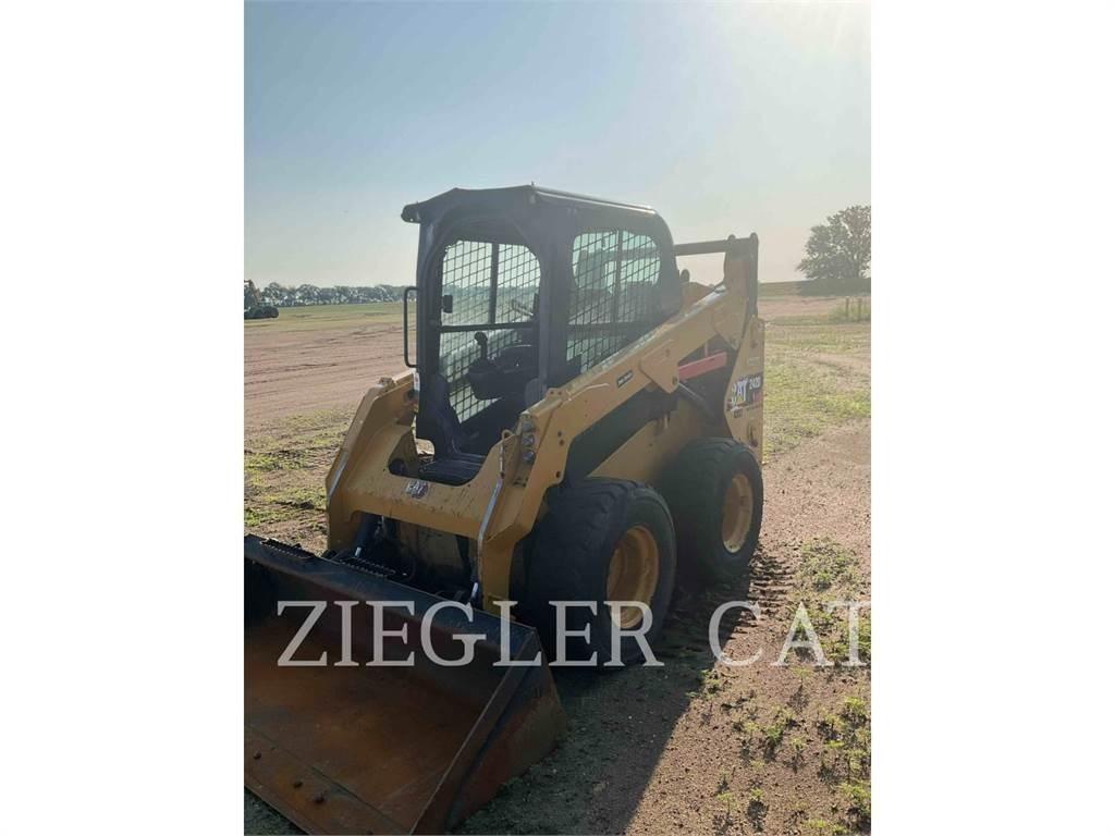 CAT 242D 滑移装载机