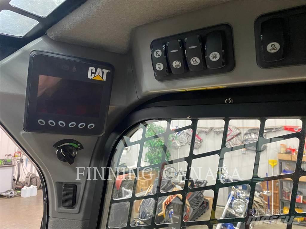 CAT 242D 滑移装载机