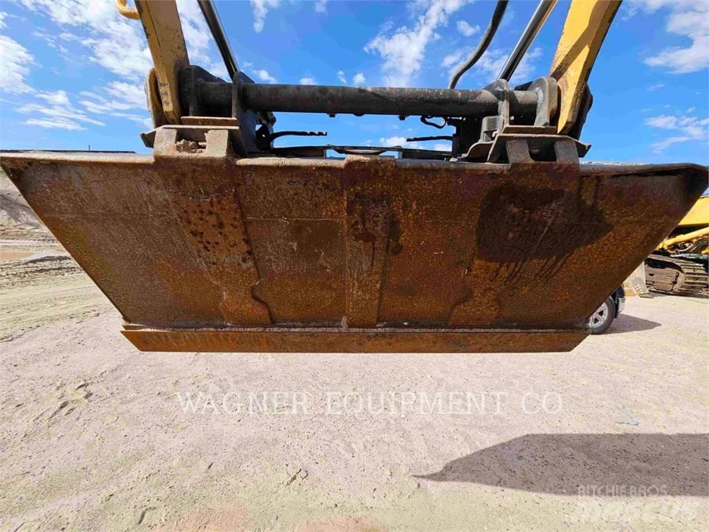 CAT 242D 滑移装载机