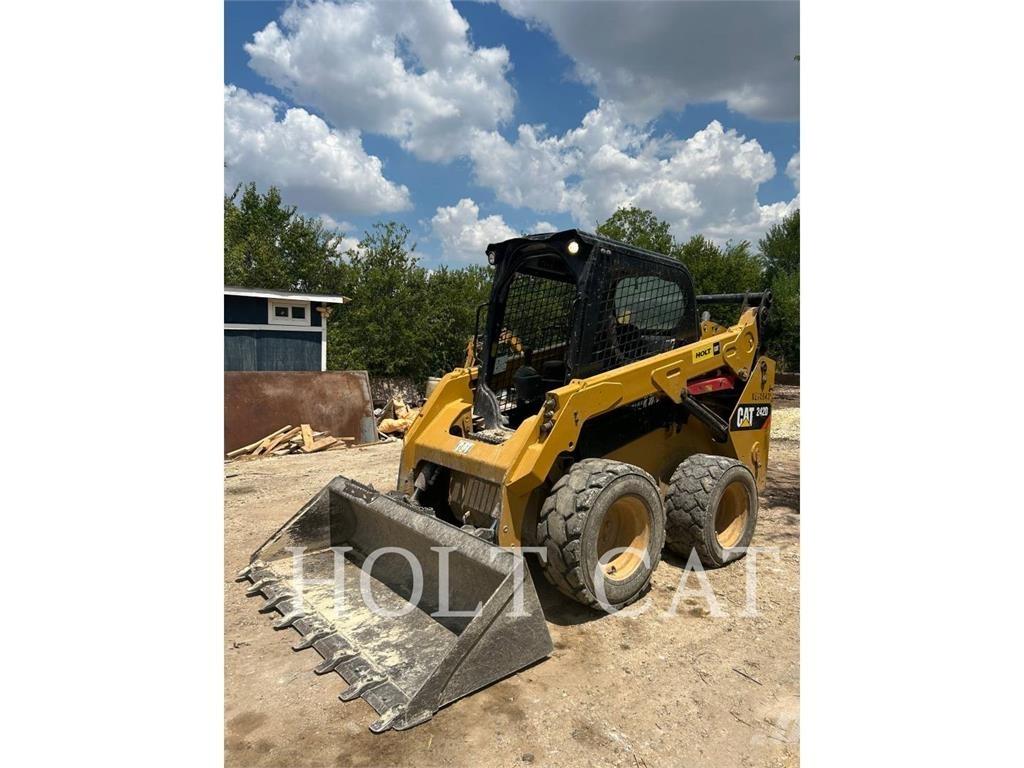 CAT 242D 滑移装载机