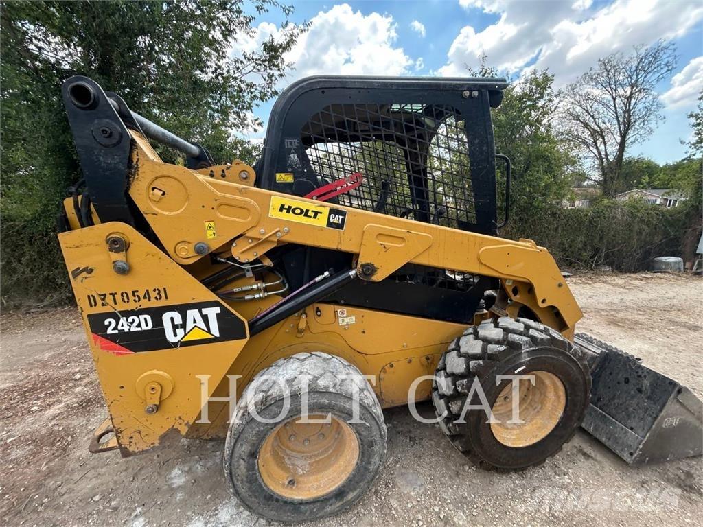 CAT 242D 滑移装载机