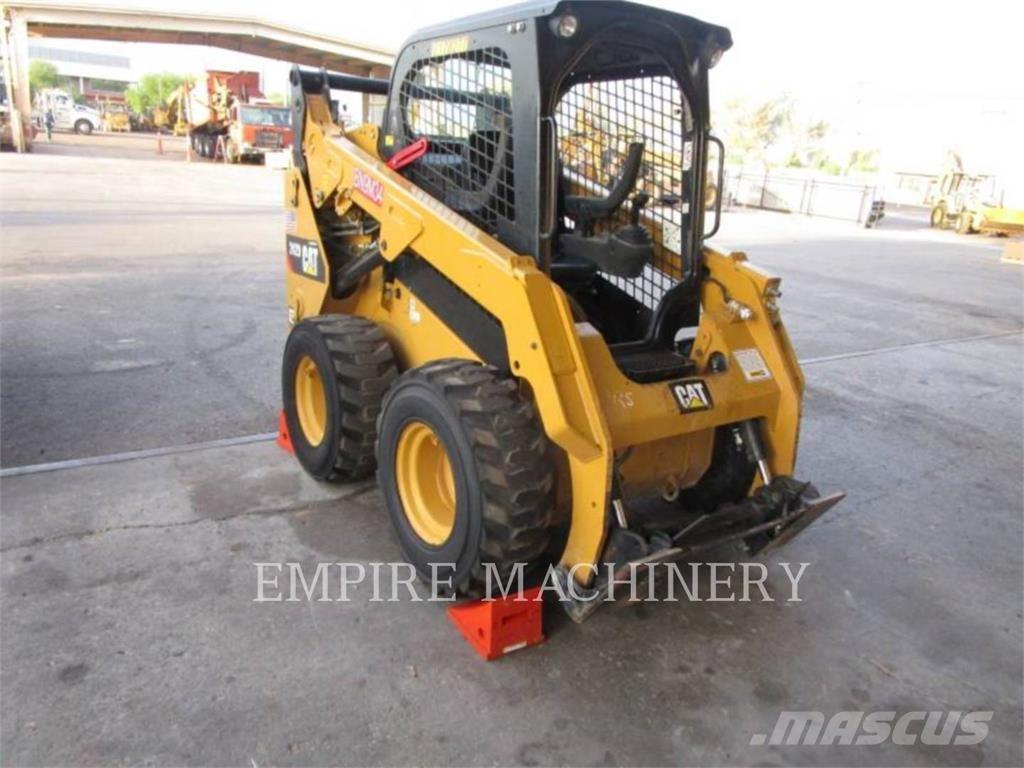 CAT 242D 滑移装载机