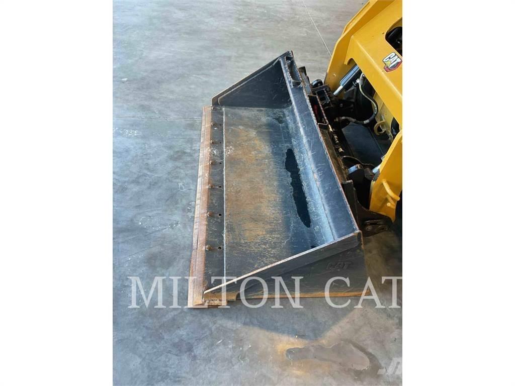 CAT 242D 3 滑移装载机
