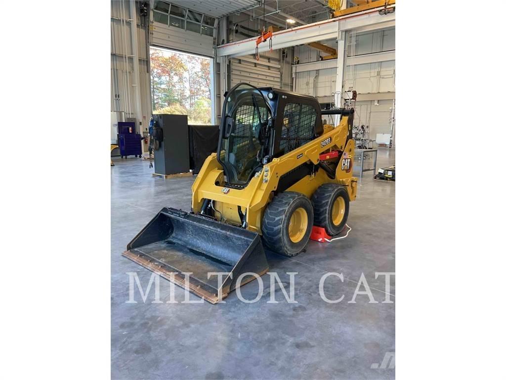 CAT 242D 3 滑移装载机