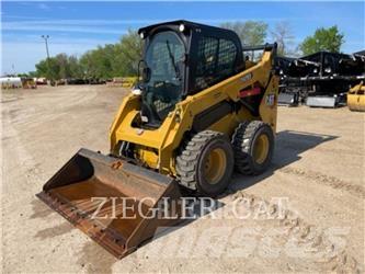 CAT 242D3 滑移装载机