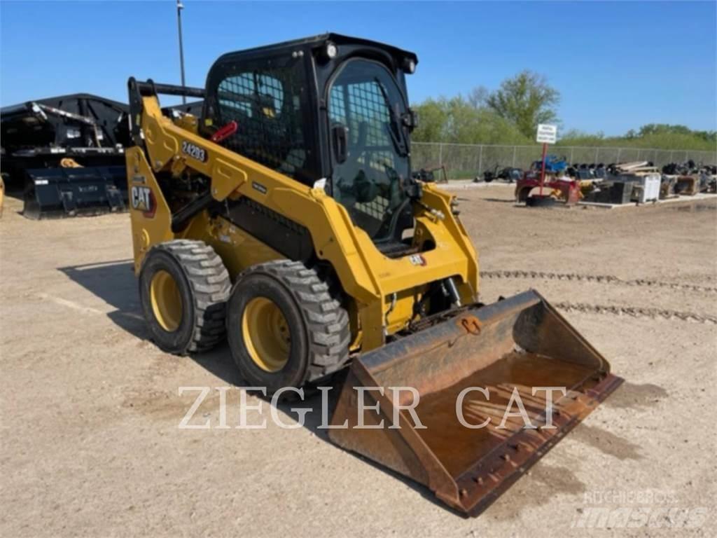CAT 242D3 滑移装载机