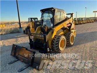 CAT 242D3 滑移装载机