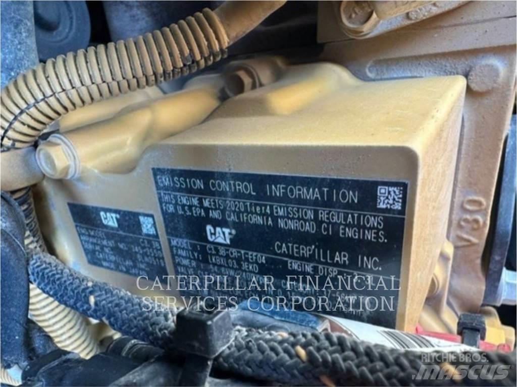 CAT 242D3 滑移装载机