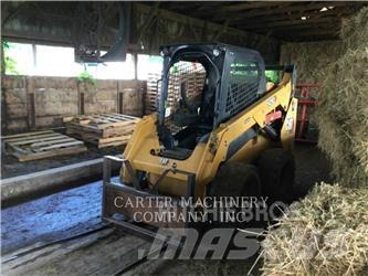 CAT 242D3 滑移装载机