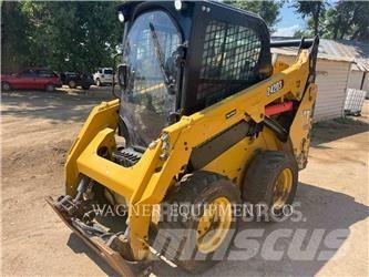 CAT 242D3 滑移装载机