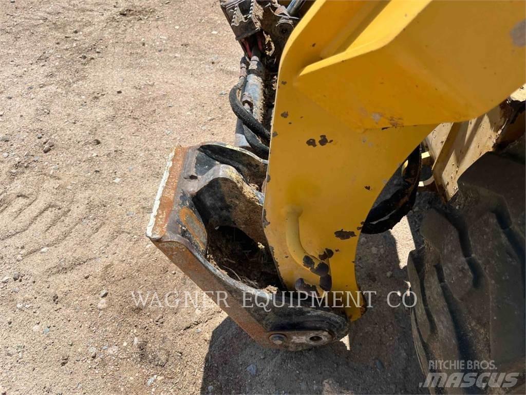 CAT 242D3 滑移装载机
