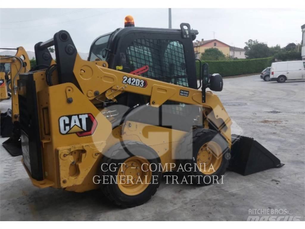 CAT 242D3 滑移装载机