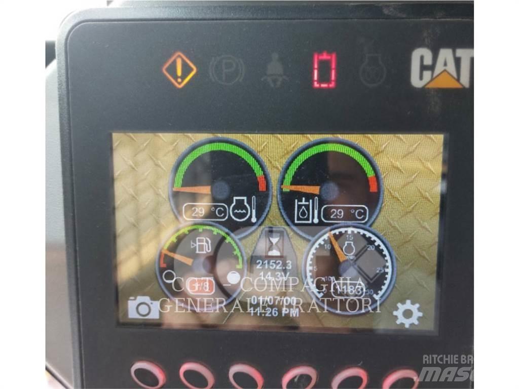 CAT 242D3 滑移装载机
