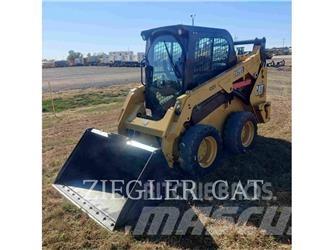 CAT 242D3 滑移装载机