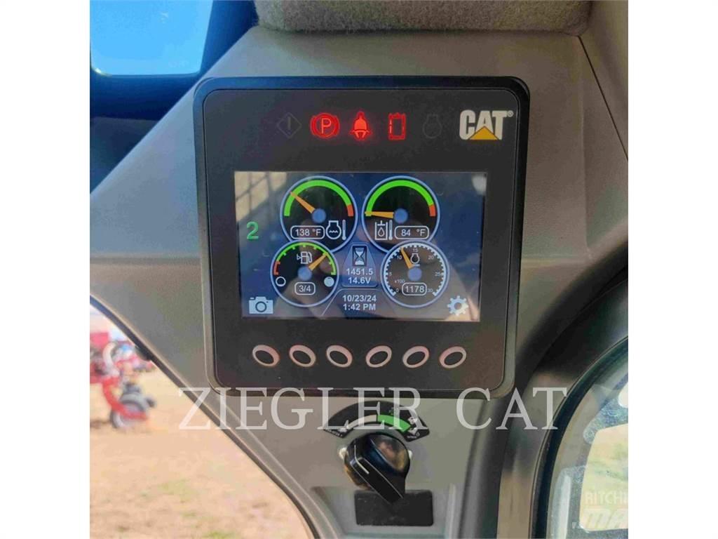 CAT 242D3 滑移装载机
