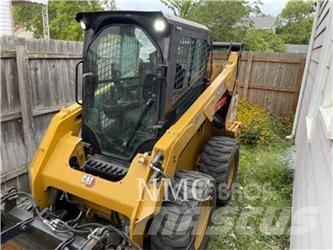 CAT 242D3 滑移装载机