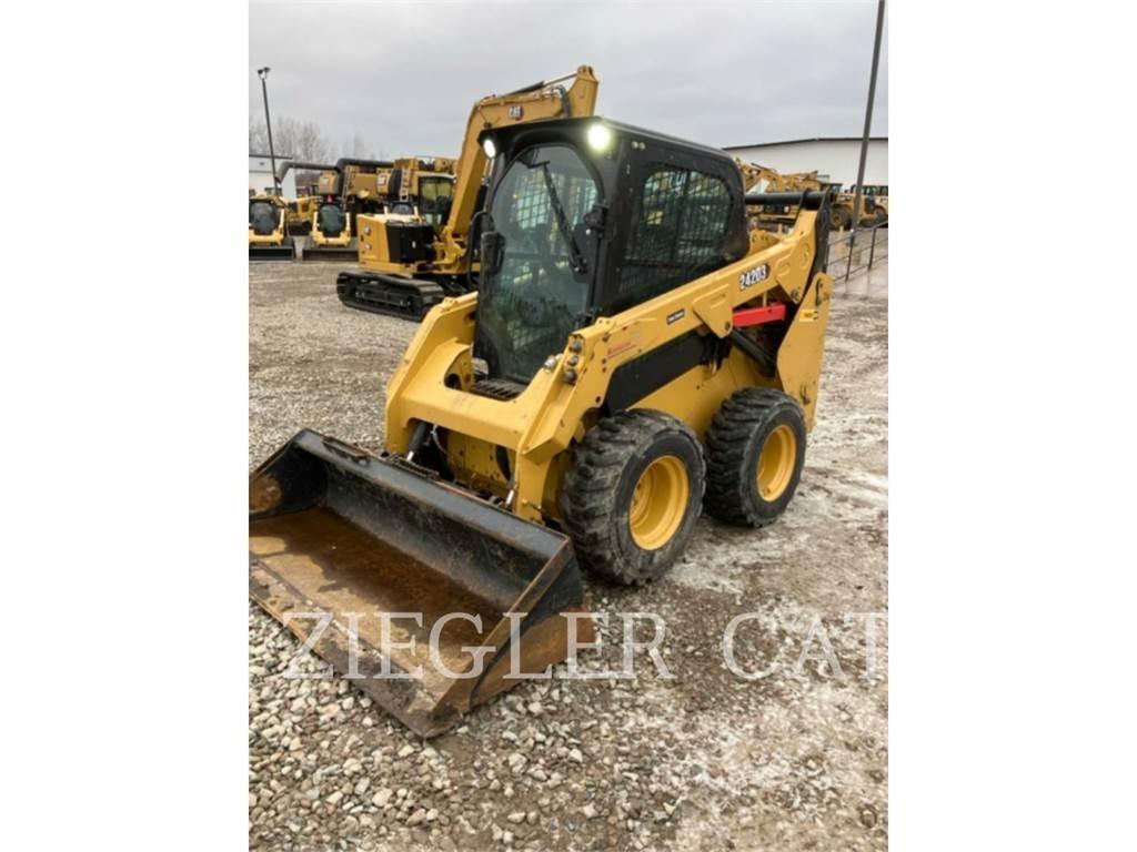CAT 242D3 滑移装载机