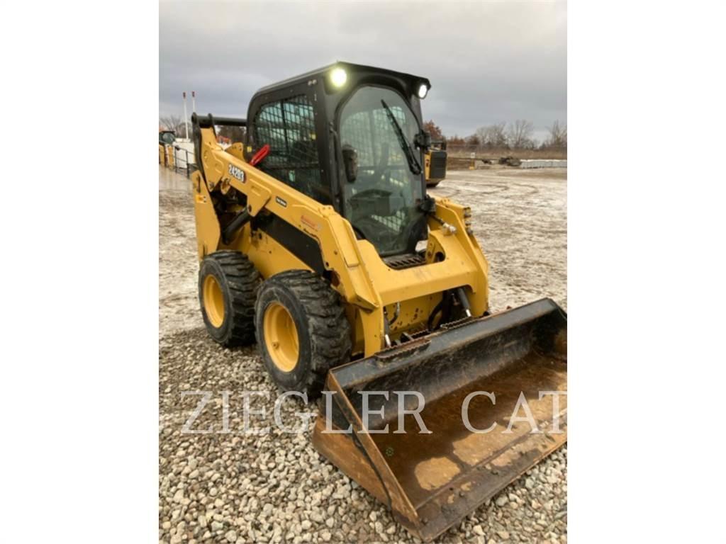 CAT 242D3 滑移装载机