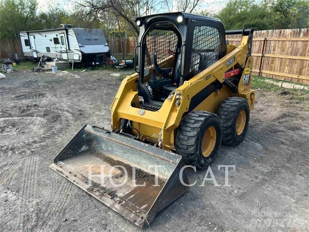 CAT 242D3 滑移装载机