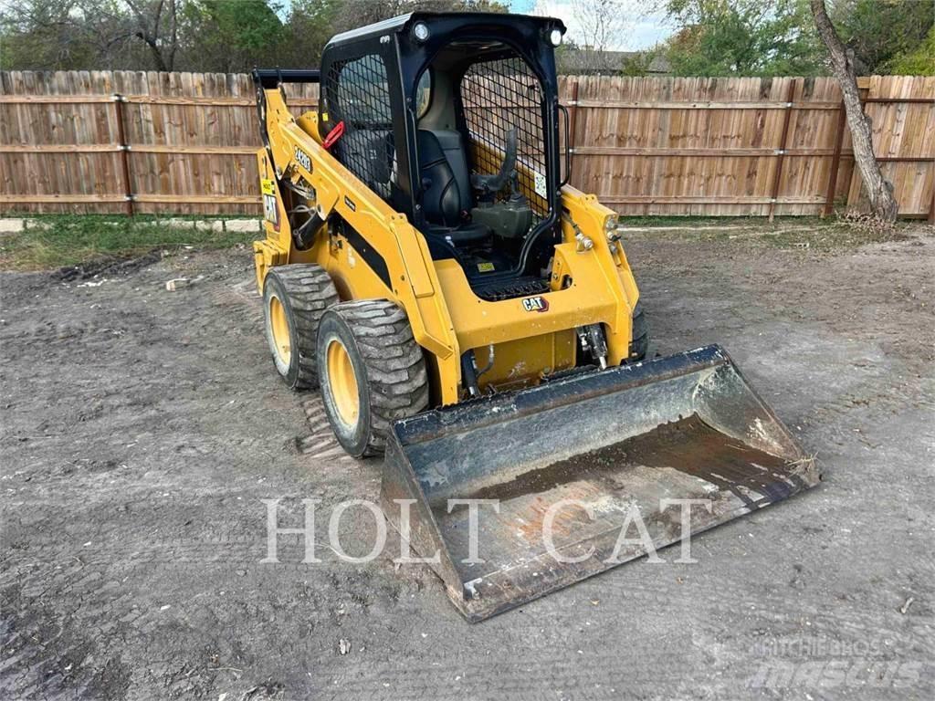 CAT 242D3 滑移装载机