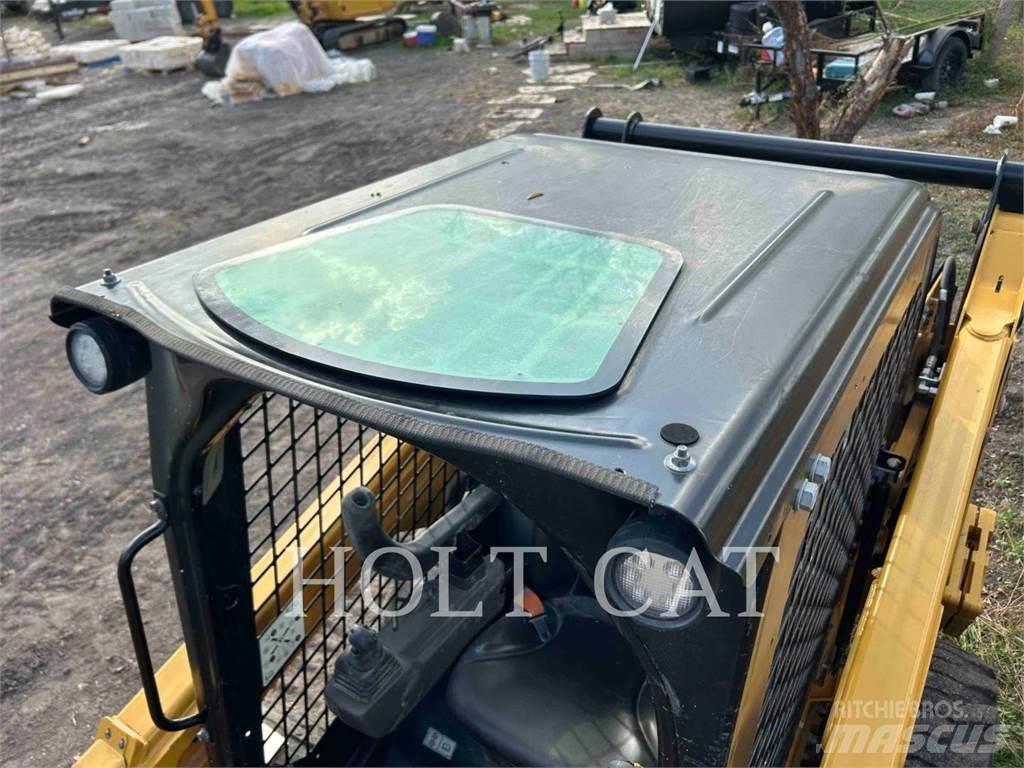 CAT 242D3 滑移装载机