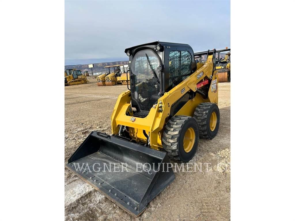 CAT 242D3 滑移装载机