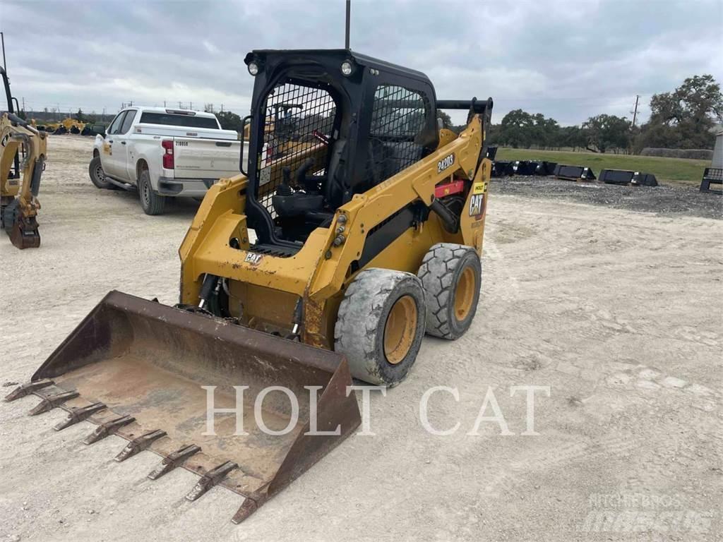 CAT 242D3 滑移装载机